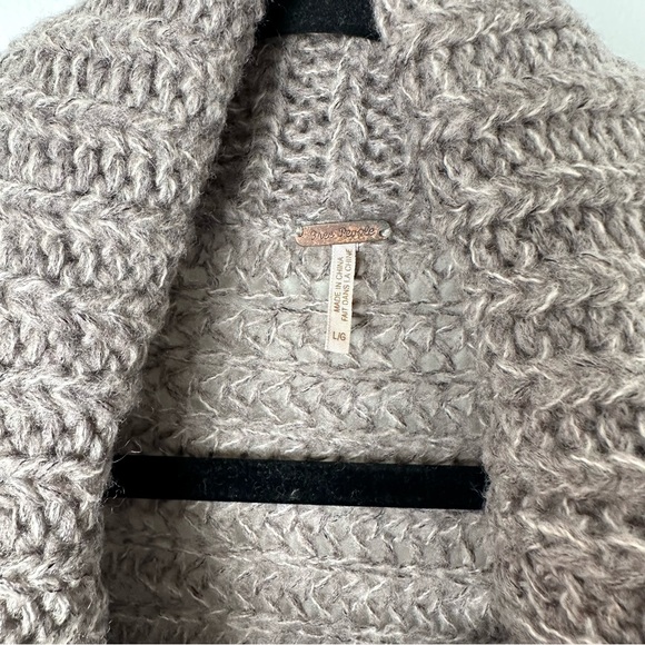 Free People Oversized Cozy Short Sleeve Cowl Neck Chunky Knit Sweater - Picture 3 of 11